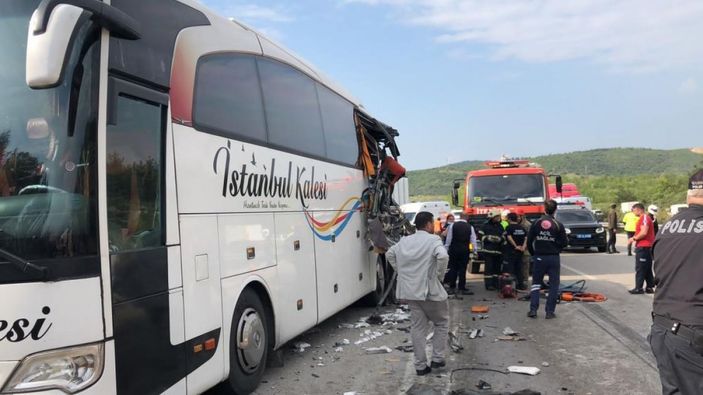 Bursa'da hafriyat kamyonu yolcu otobüsüne çarptı: 1 ölü 6 yaralı