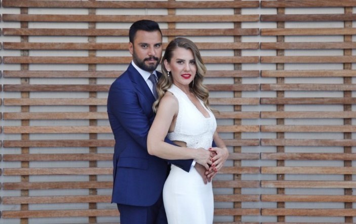 Alişan'ın eski nişanlısı Eda montunun önünü açınca...Derin dekoltesiyle açıldıkça açıldı, sosyal medya çöktü!