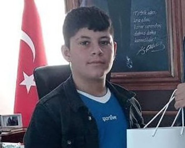 İzmir’de genç sporcu motosikletiyle traktöre çarptı, hayatını kaybetti