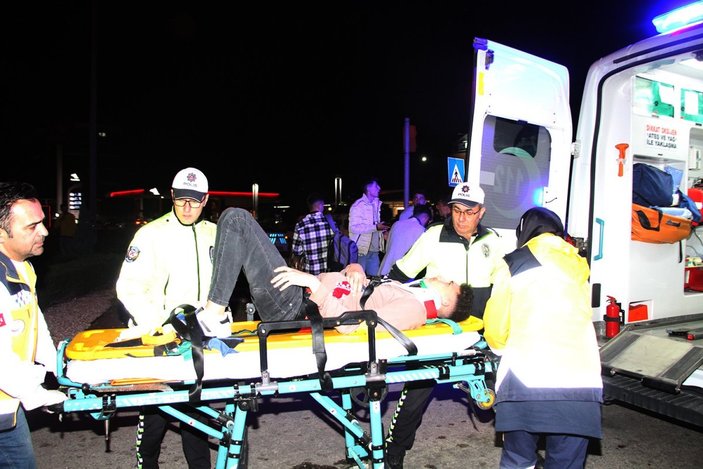 Manisa'da asker eğlencesi dönüşü korkunç kaza: 6 yaralı