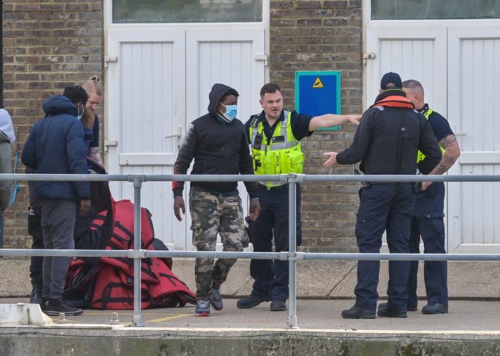 İngiltere'ye geçmek isteyen düzensiz göçmenler yakalandı