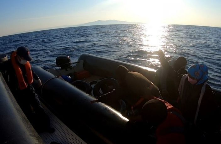İzmir açıklarında 41 göçmen kurtarıldı