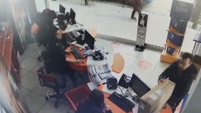 İstanbul'da kargo teslimat kodunu paylaştı, bilgisayarı çalındı