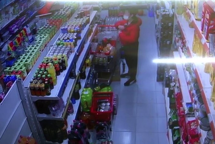 Küçükçekmece'de hırsızları market sahibi yakaladı