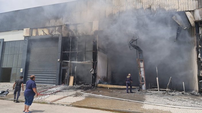 Aydın'da mobilya imalathanesinde yangın