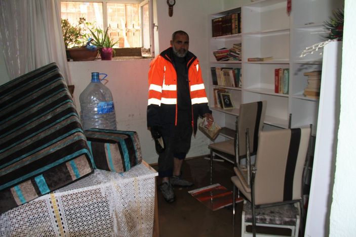 i Elazığ'da, evi sular altında kalan afetzede: Hamd olsun çocuklarımız sağ