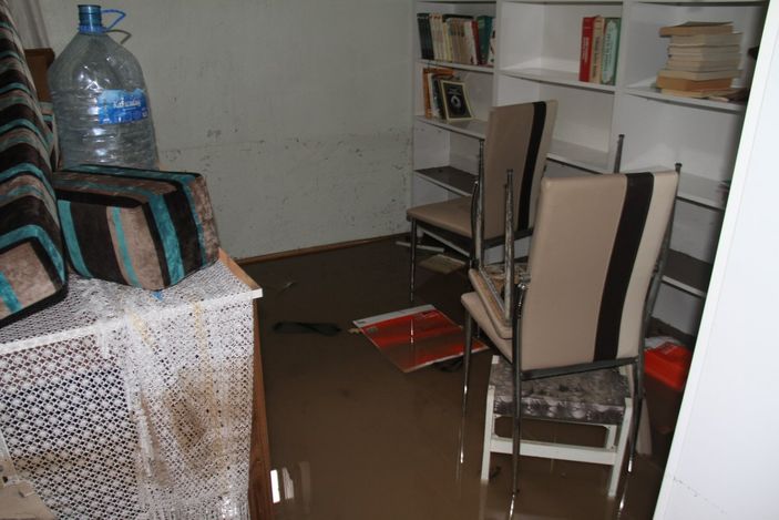 i Elazığ'da, evi sular altında kalan afetzede: Hamd olsun çocuklarımız sağ