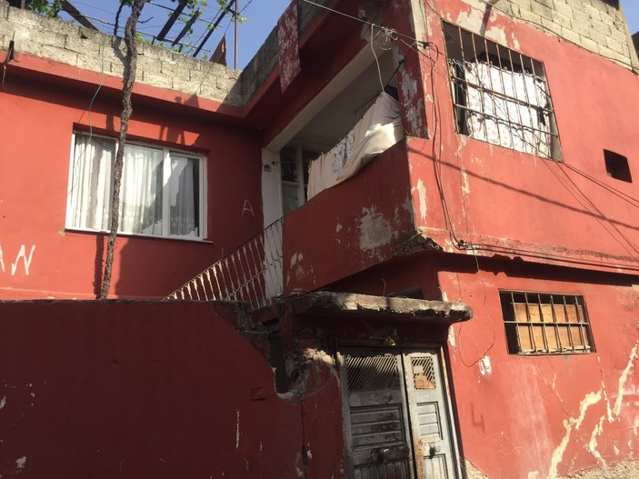 Adana'da 13 yaşındaki kızı zincire vurdular