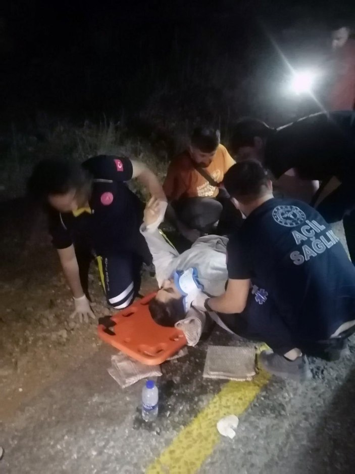 Muğla'da göçmenlerin bulunduğu minibüs kaza yaptı