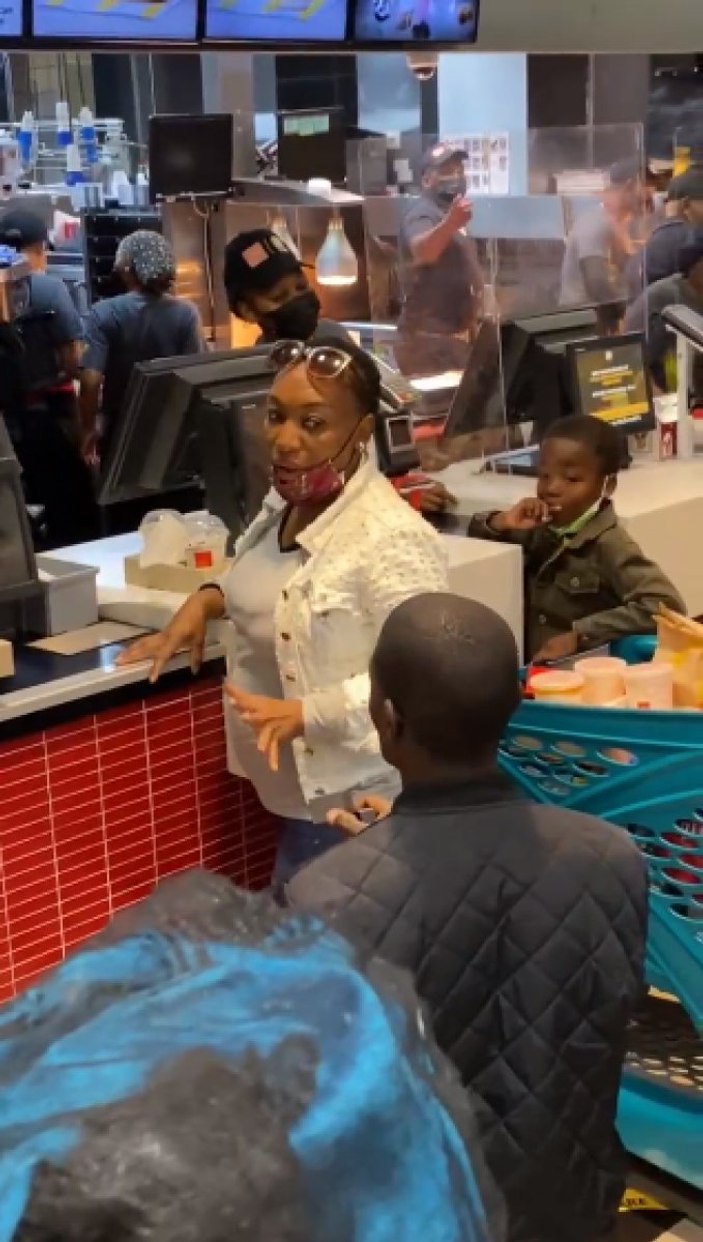 McDonald's'ta evlilik teklif eden adam reddedildi