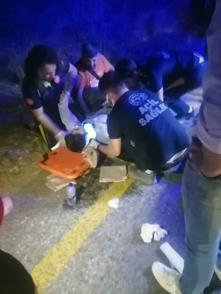 Muğla'da göçmenlerin bulunduğu minibüs kaza yaptı