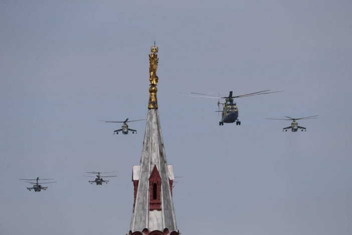 Moskova'da askeri geçit töreni