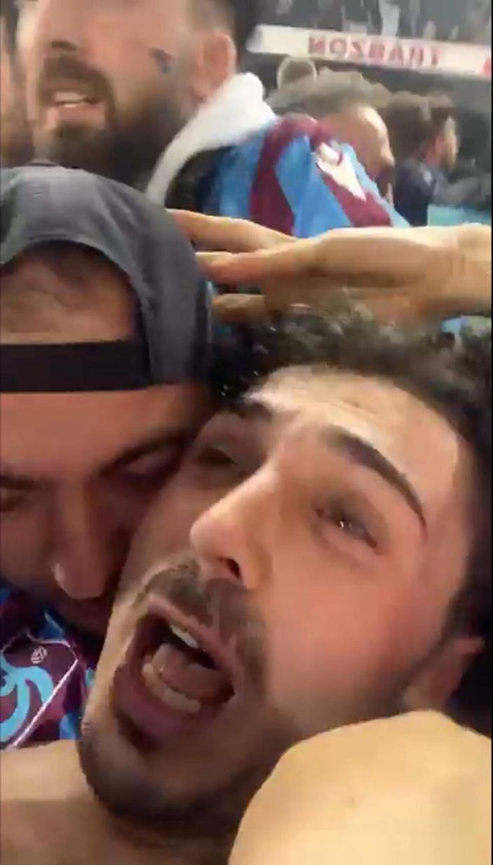 Şampiyonluk kutlamasında Abdülkadir Ömür'ün zor anları