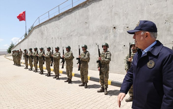 Hulusi Akar Hatay'daki hudut hattında