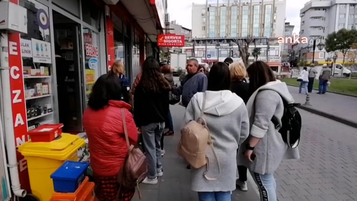 Bulgar turistler eczane önünde kuyruk oluşturdu