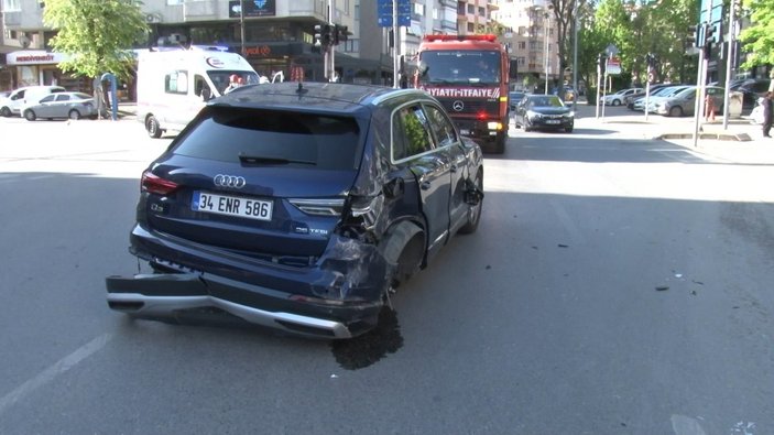 Kadıköy'de alkollü sürücünün çarptığı araç takla attı: 1 yaralı