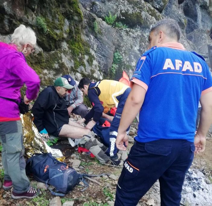 Osmaniye'de kayalıklardan düşen vatandaşın imdadına AFAD yetişti