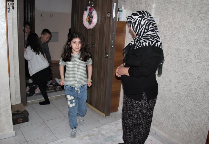 Elazığ'da 1'inci sınıf öğrencilerinden Şehit annesine sürpriz
