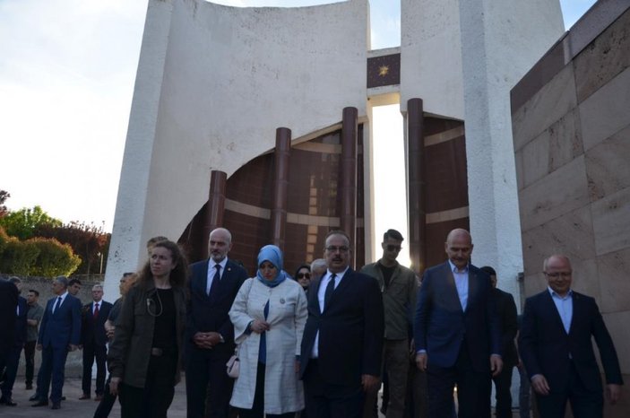 Süleyman Soylu'dan Celal Bayar'ın anıt mezarına ziyaret