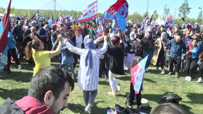 d Trabzonsporlulardan Yenikapı'da şampiyonluk kutlaması