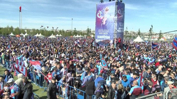 d Trabzonsporlulardan Yenikapı'da şampiyonluk kutlaması