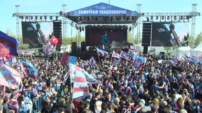 d Trabzonsporlulardan Yenikapı'da şampiyonluk kutlaması