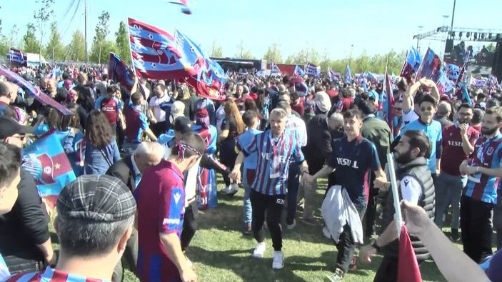 d Trabzonsporlulardan Yenikapı'da şampiyonluk kutlaması