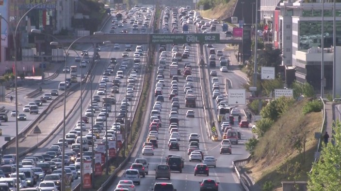 İstanbul'da pazar günü trafik yoğunluğu yüzde 49'lara ulaştı