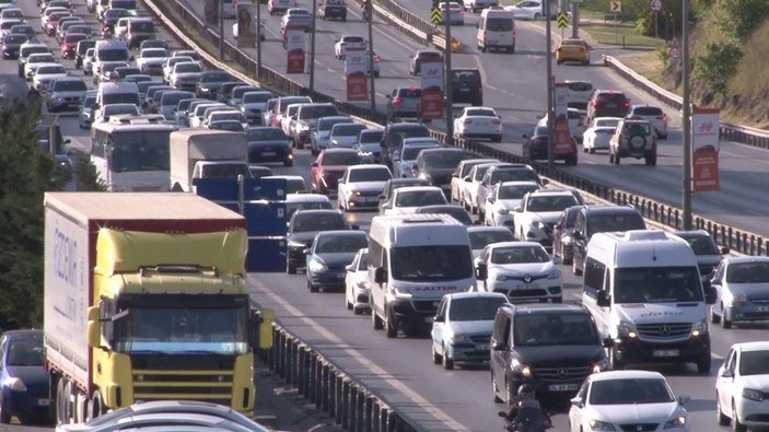 İstanbul'da pazar günü trafik yoğunluğu yüzde 49'lara ulaştı
