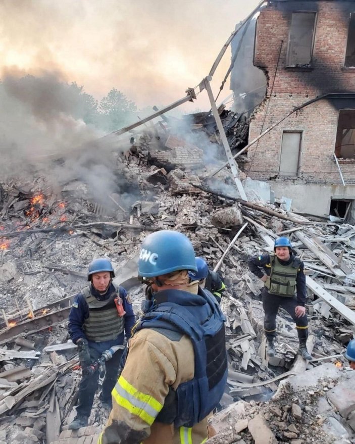 Luhansk’ta, köy okulu bombalandı