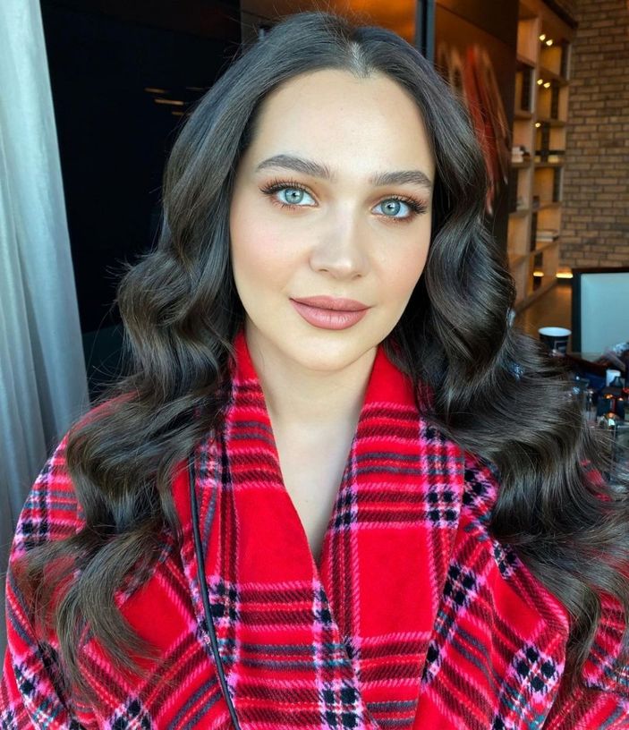 Gönül Dağı'nın Dilek'i annesini paylaştı, sosyal medya yıkıldı! Masmavi gözleriyle kendine hayran bıraktı