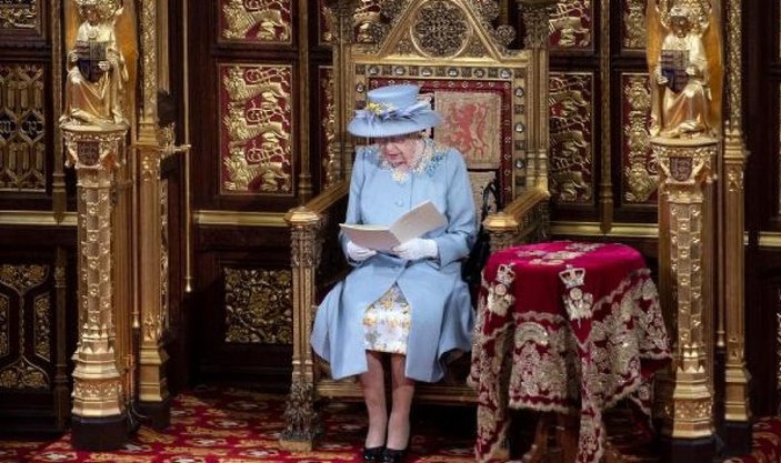 Kraliçe II. Elizabeth İngiltere Parlamentosu'nun açılış törenine katılmayacak
