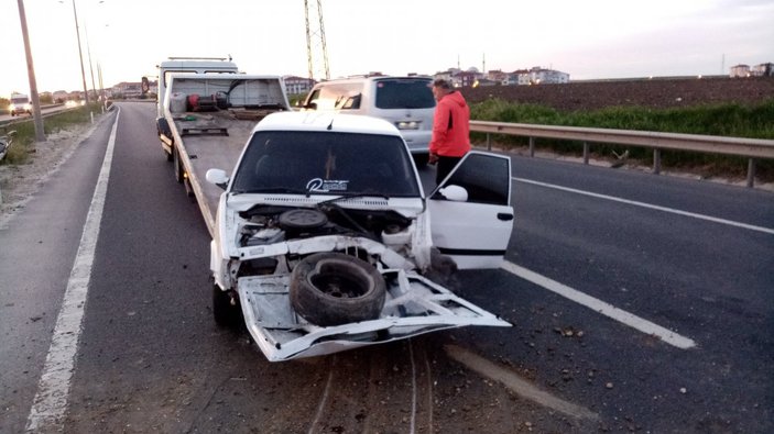 Tekirdağ'da otomobil aydınlatma direğine çarptı: 5 yaralı