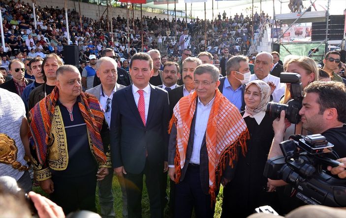 Kumluca Yağlı Güreşlerinin başpehlivanı Yusuf Can Zeybek oldu