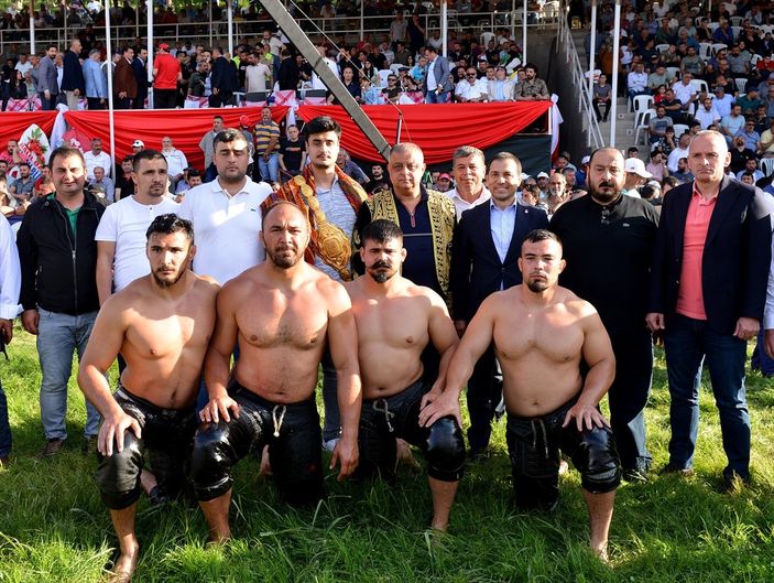 Kumluca Yağlı Güreşlerinin başpehlivanı Yusuf Can Zeybek oldu