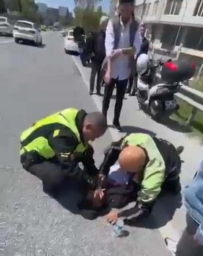 Kadıköy'de polisten hayat kurtaran müdahale