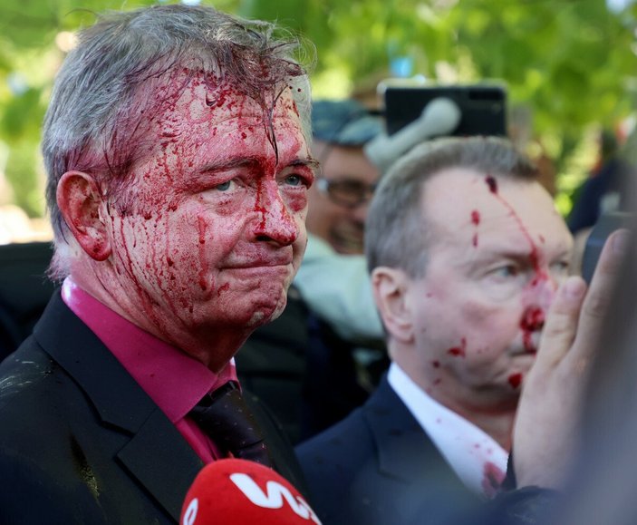 Rus büyükelçiye Polonya'da boyalı saldırı