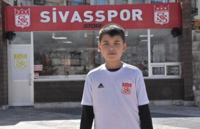 Afganistanlı küçük Eyüp, Sivasspor maçı için Türkiye'ye geldi