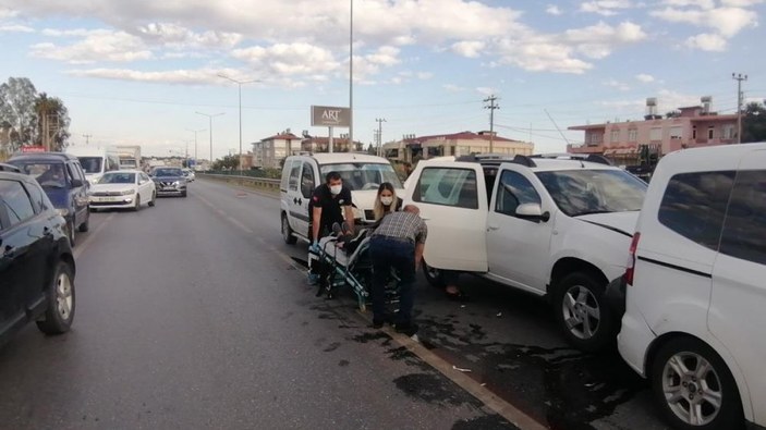 Antalya'da yaya geçidinde zincirleme kaza