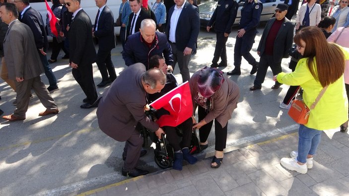 Edirne'de engelliler kendileri için düzenlenen programı uzaktan izledi