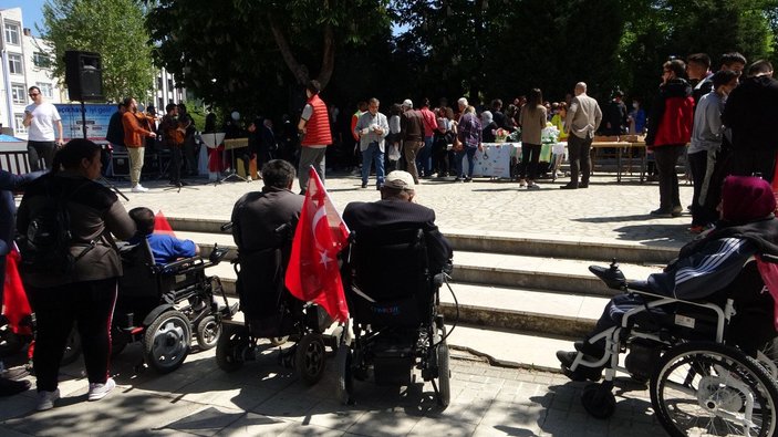 Edirne'de engelliler kendileri için düzenlenen programı uzaktan izledi
