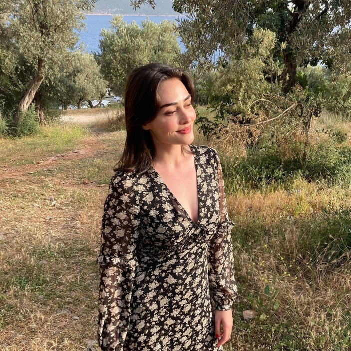 Diriliş Ertuğrul'un Halime'si vücudunu sımsıkı saran elbisesi ve kıvraklığıyla akıl aldı! 'Taş gibi kadınsın'