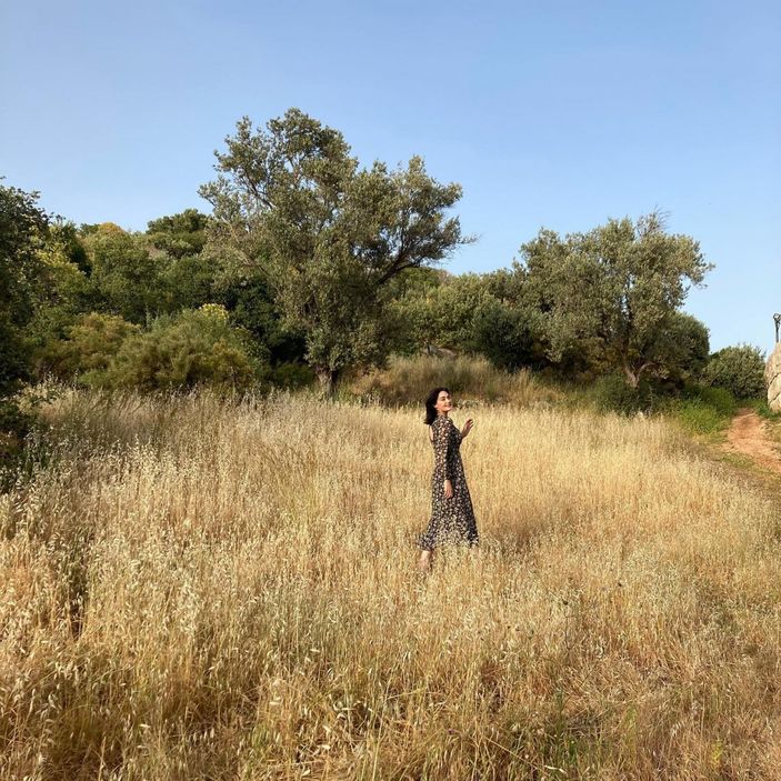 Diriliş Ertuğrul'un Halime'si salına salına yürüdü, göğüs dekoltesiyle akılları aldı! 'Etrafı göremedik'