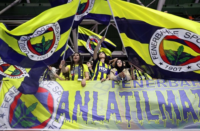VakıfBank, Sultanlar Ligi play-off finalinde Fenerbahçe karşısında seriyi 2-2 yaptı