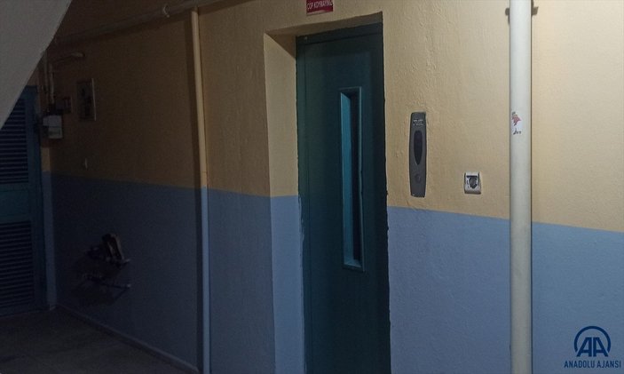 Osmaniye'de asansör ve duvarın arasına sıkışan bebeğin durumu ağır