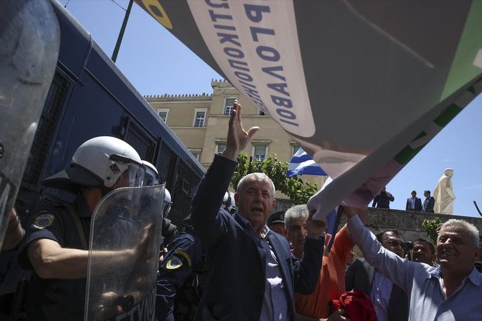 Yunanistan'da sağlık ve toplu taşıma çalışanları iş bıraktı