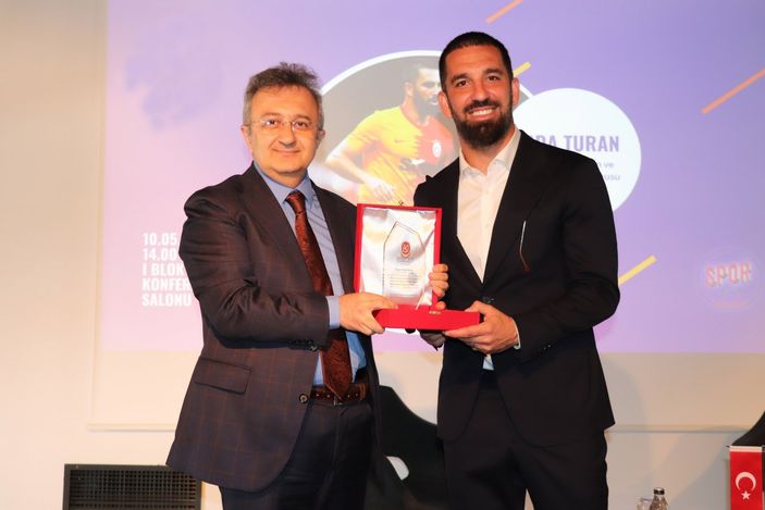 Arda Turan: Milli Takım'dan ıslıklarla gönderilmeyi hak etmedim