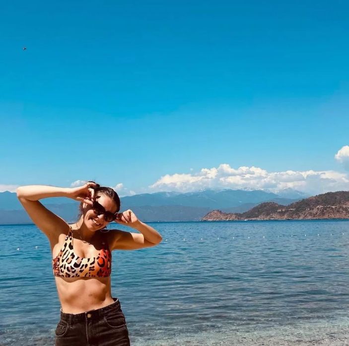Aslı Enver doğum gününde hayranlarını mest etti, bikinisiyle meydan okudu! 'Gözüküyor ama olsun be Aslı'