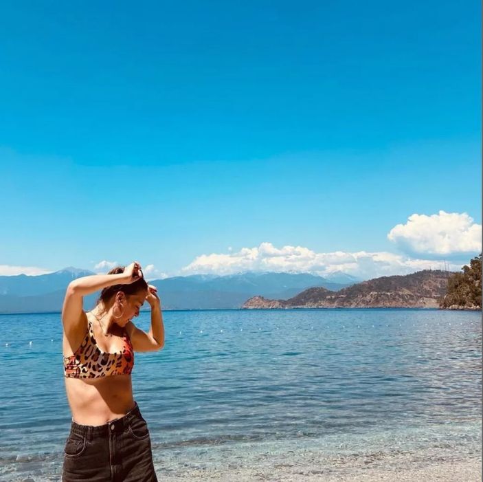 Aslı Enver doğum gününde hayranlarını mest etti, bikinisiyle meydan okudu! 'Gözüküyor ama olsun be Aslı'