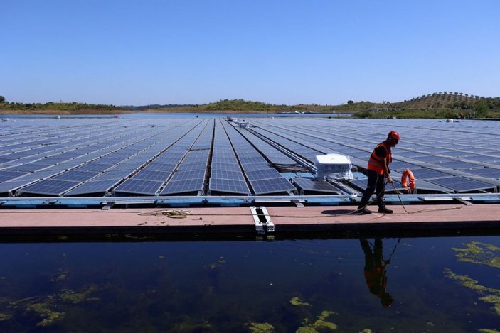 Avrupa'nın en büyük yüzen güneş enerjisi çiftliği açılıyor